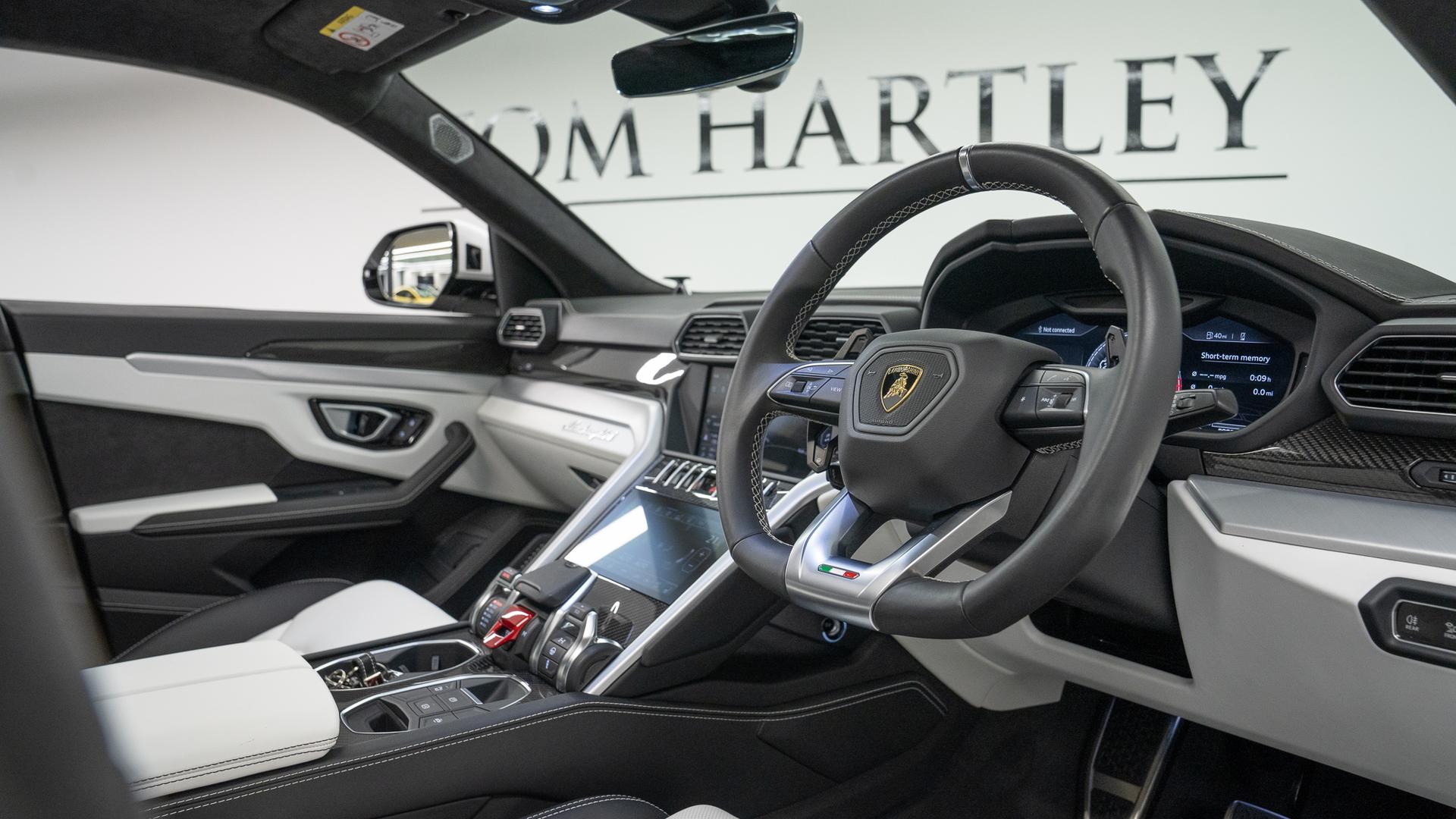Lamborghini Urus Photo 04cae275-2b53-4c0e-9e00-56086d736f82.jpg