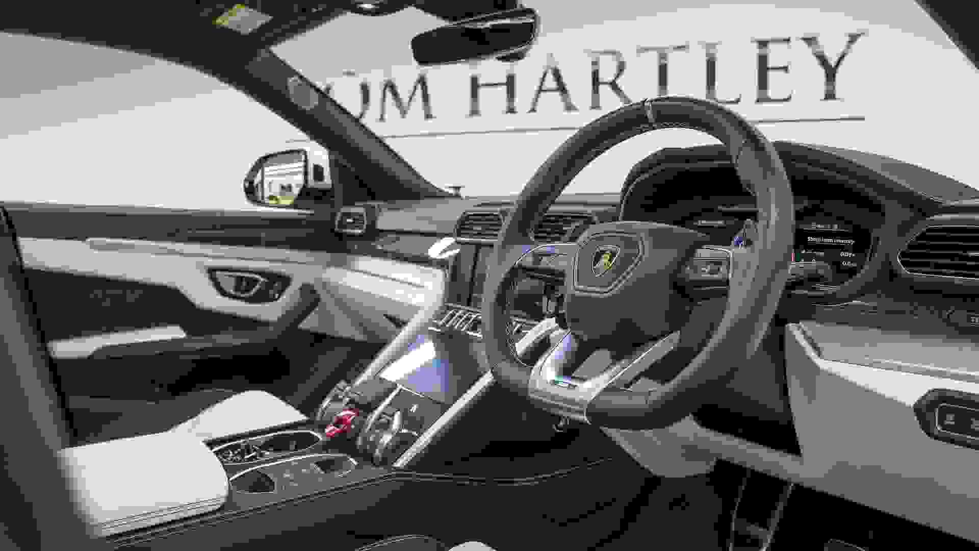 Lamborghini Urus Photo 04cae275-2b53-4c0e-9e00-56086d736f82.jpg