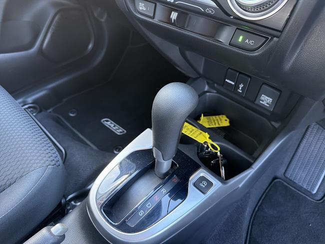 Honda Jazz Photo 04e4ad65-3f1f-4e1b-9703-081d215763d2.jpg