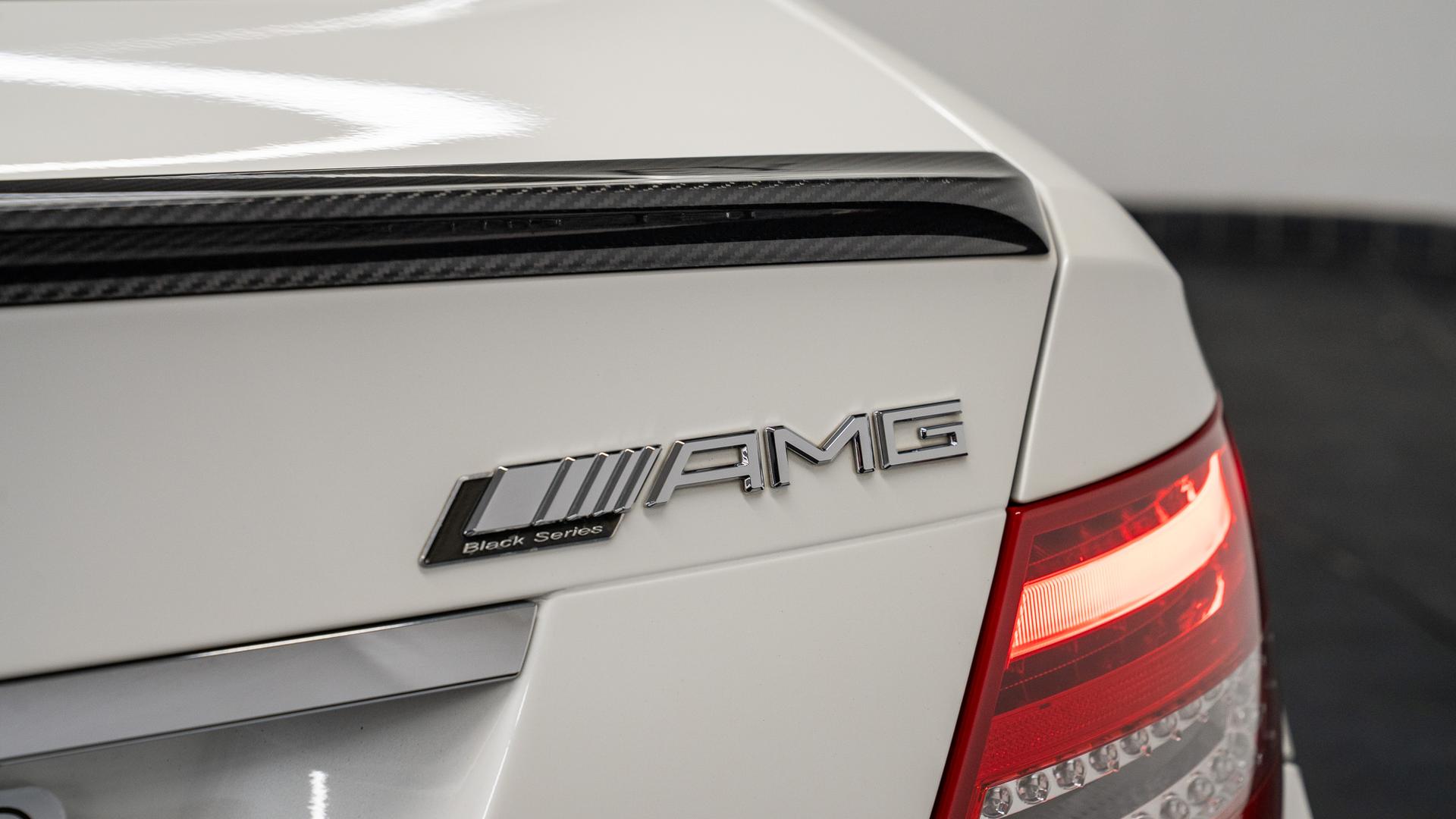 Mercedes-Benz C63 AMG Photo 04e4bc70-dd08-45f9-aefe-e7aa64f0713a.jpg