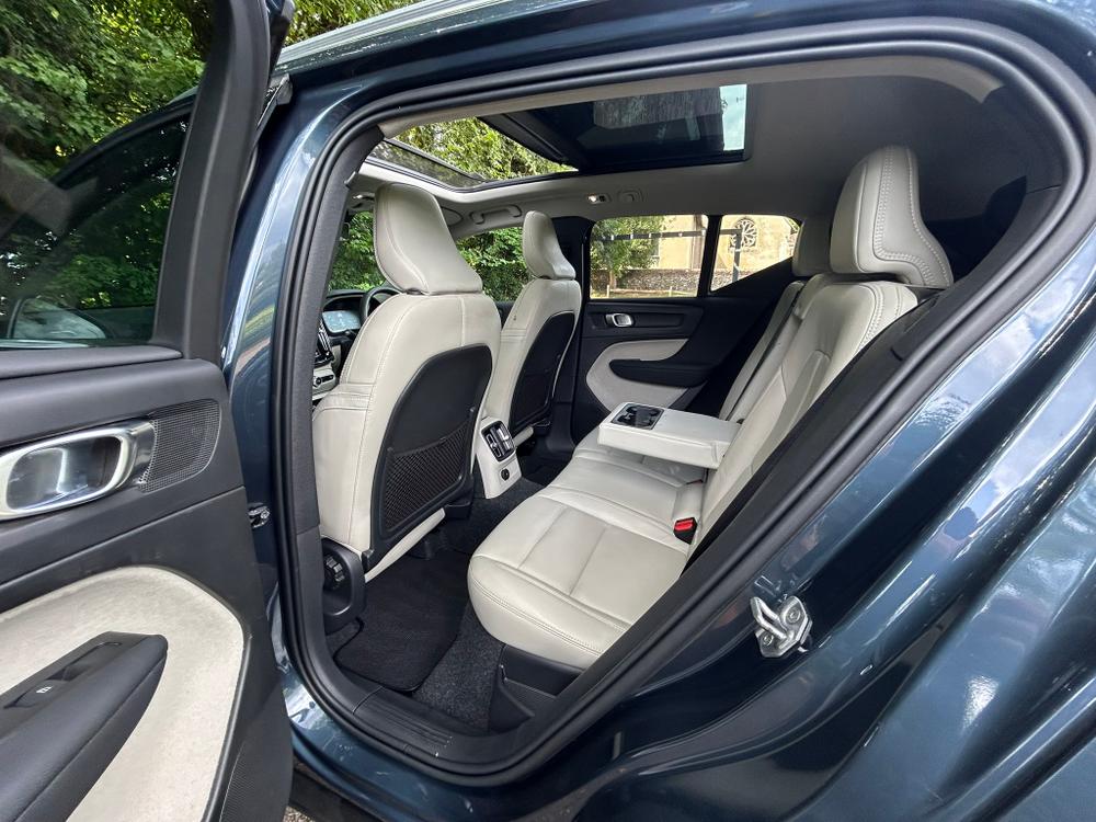 Used Volvo XC40 HG70AAO 28