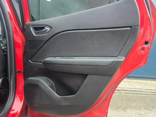 Renault Captur Photo 04eb1169-ce05-4055-ac98-e832357e3645.jpg