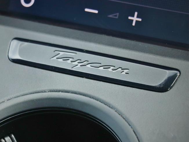 PORSCHE Taycan Photo 34