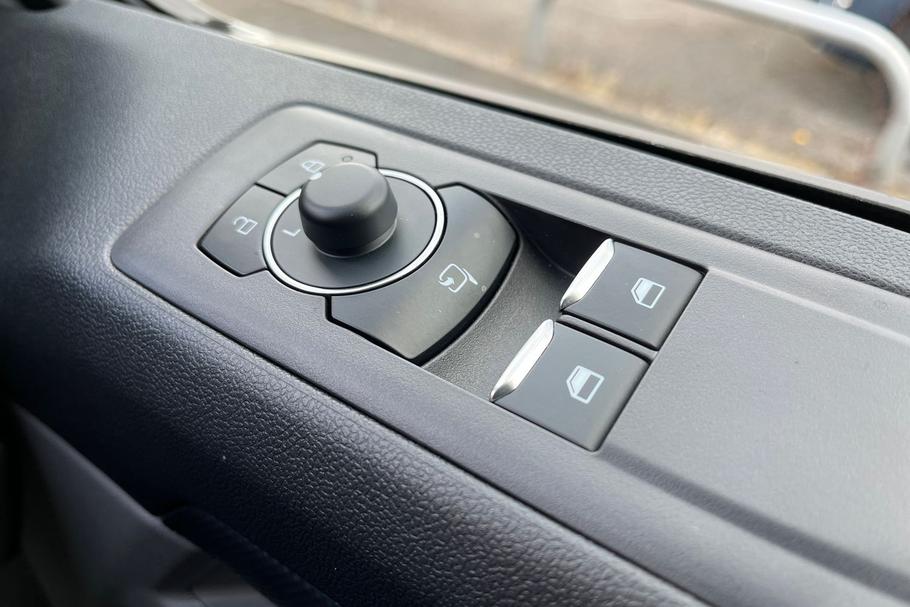 Used Ford E-TRANSIT CUSTOM CUSTOMBEV01 27