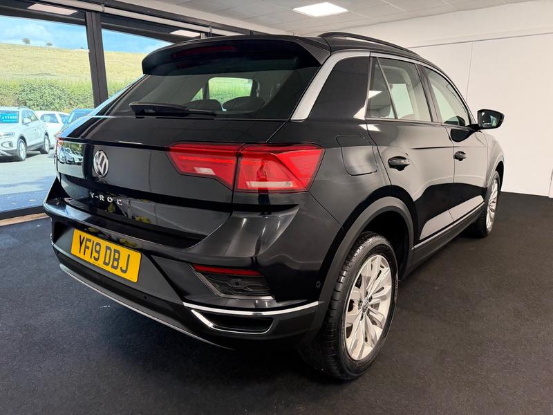 Volkswagen T-Roc Photo 0526b6e4-69e8-4644-8cbe-5346383117b5.jpg