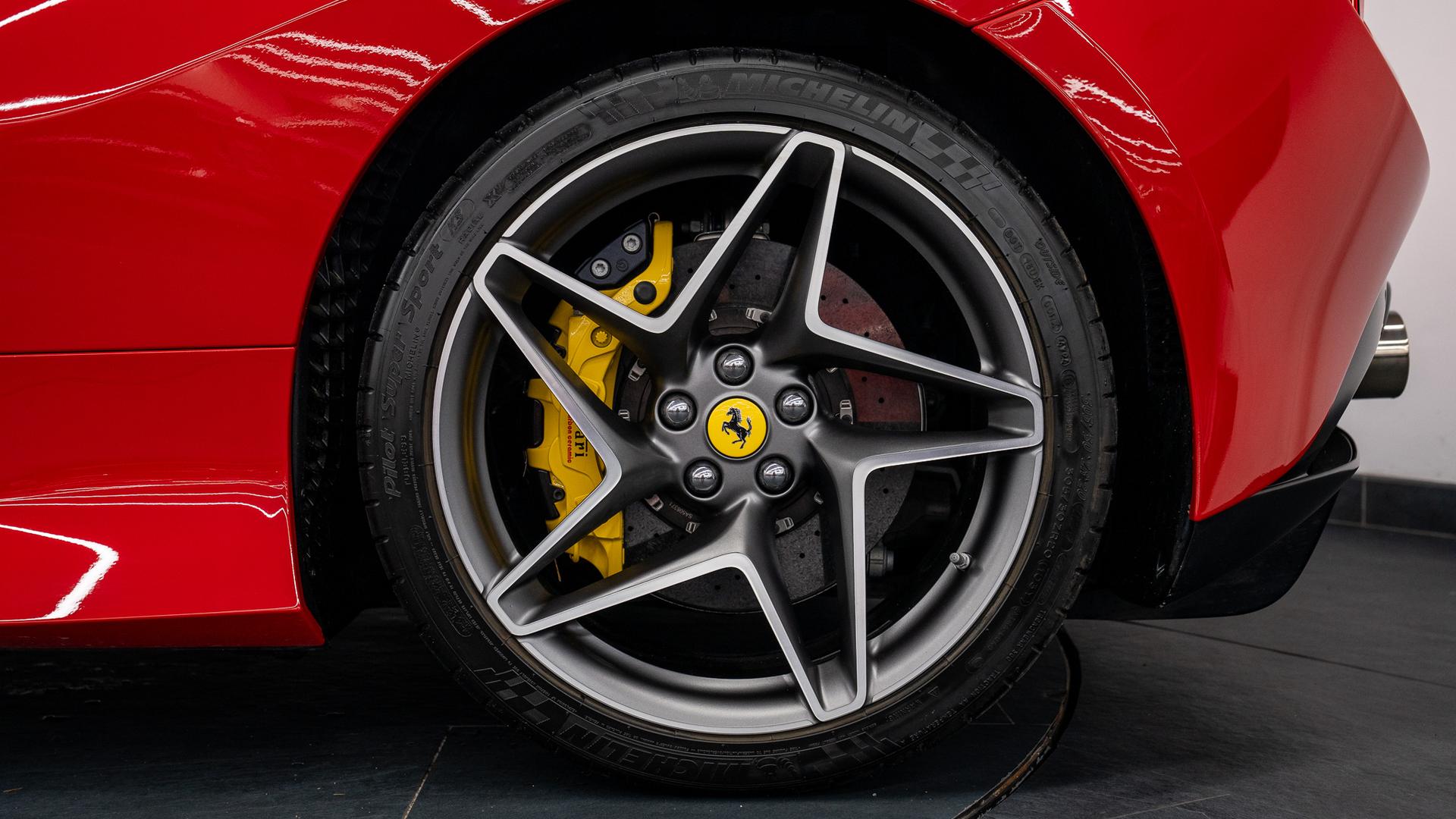 Ferrari F8 Photo 053ad71e-d4cf-4057-bb23-60fde302afd9.jpg