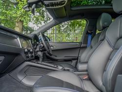 PORSCHE Macan Photo 3