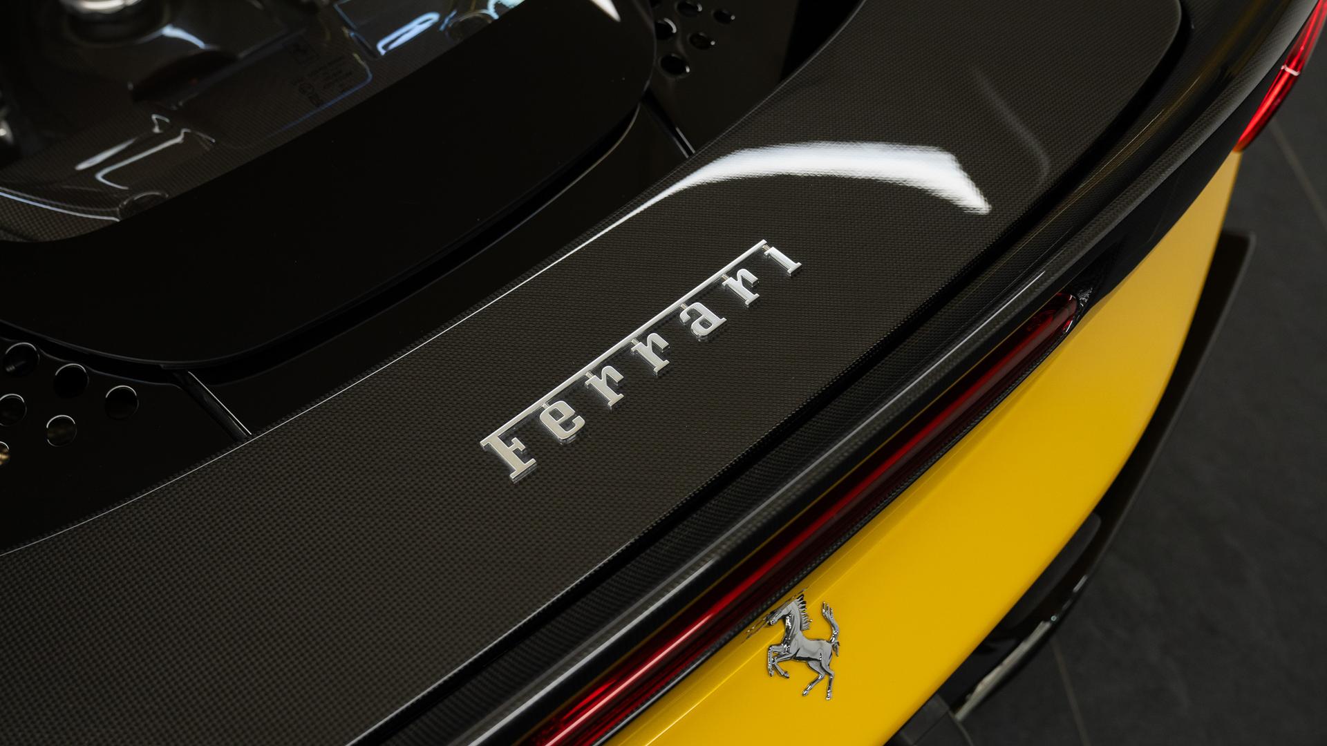Ferrari SF90 Stradale Photo 05681854-bef1-47db-b3f6-1694fe44d654.jpg