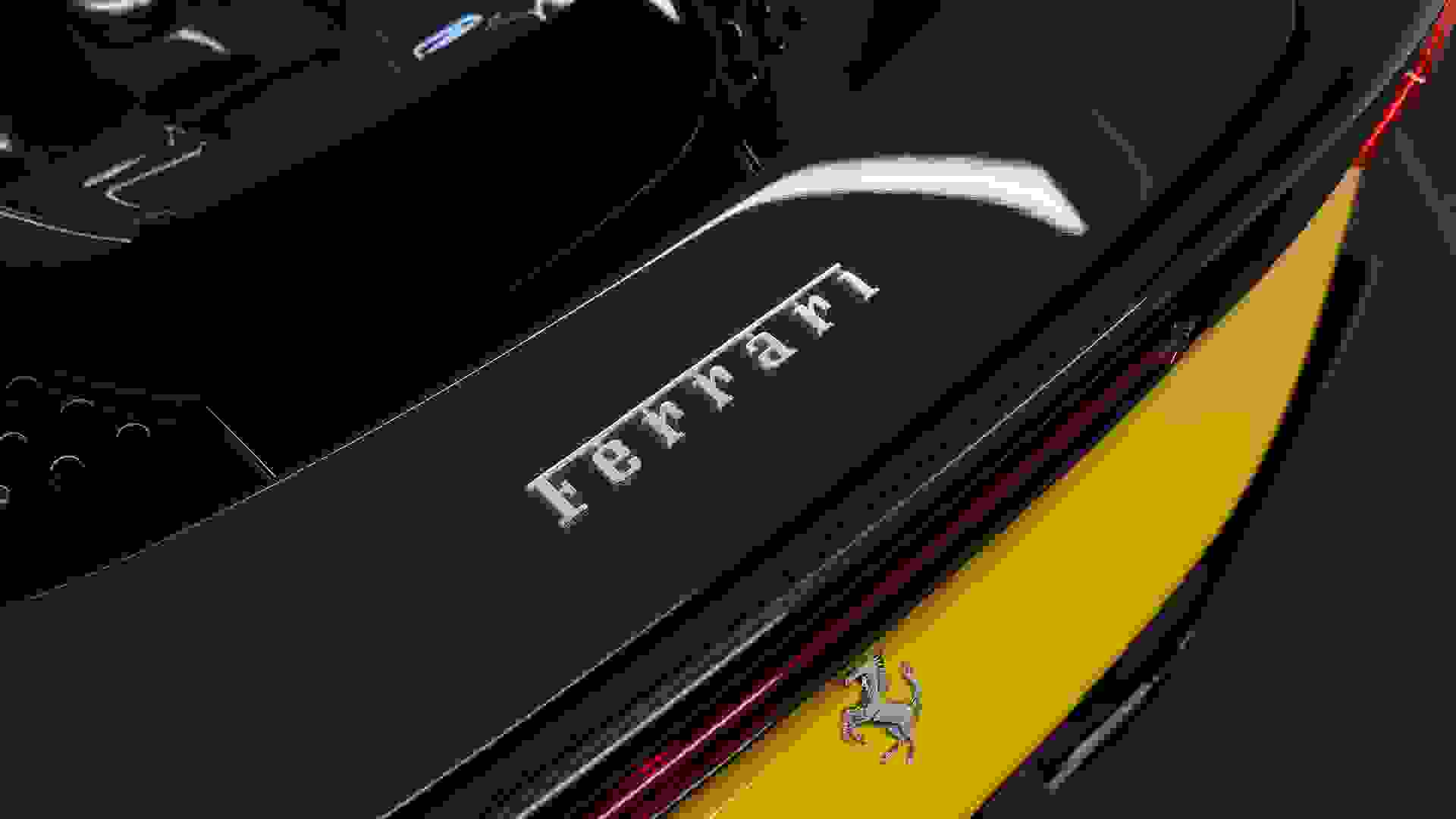 Ferrari SF90 Stradale Photo 05681854-bef1-47db-b3f6-1694fe44d654.jpg