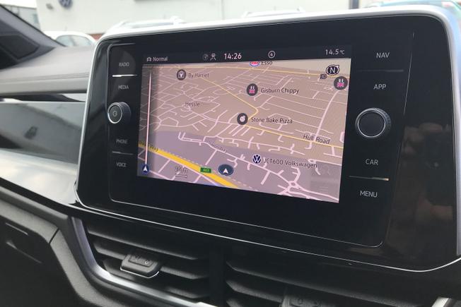 VOLKSWAGEN T-Roc Photo 25