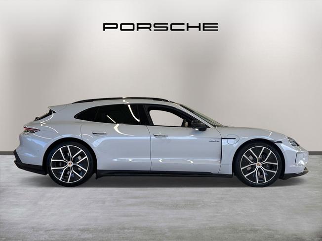 PORSCHE Taycan Photo 8