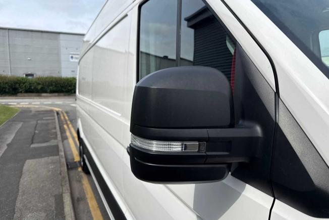 VOLKSWAGEN Crafter Photo 24