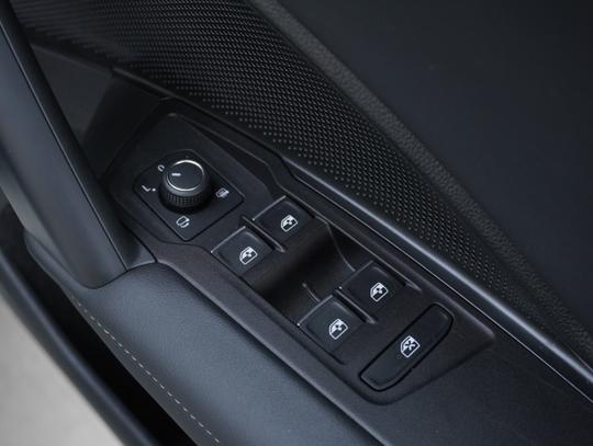 Volkswagen Tiguan Photo 05a47b2a-0ca1-4596-bd4b-cef57687db02.jpg