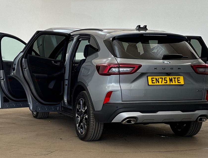 Ford Kuga Photo 05a8667b-5dc7-44c2-b824-7e6be5358a81.jpg