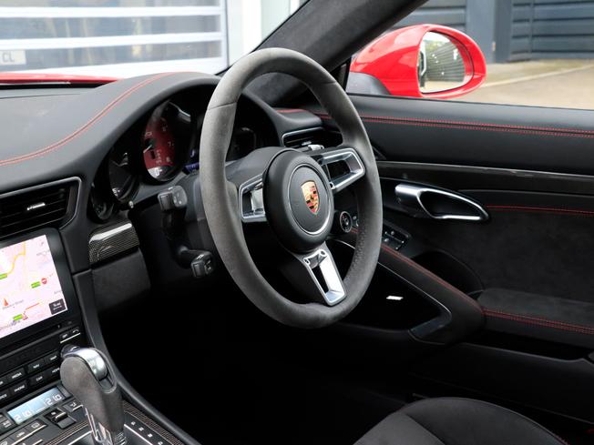 PORSCHE 911 Photo 10