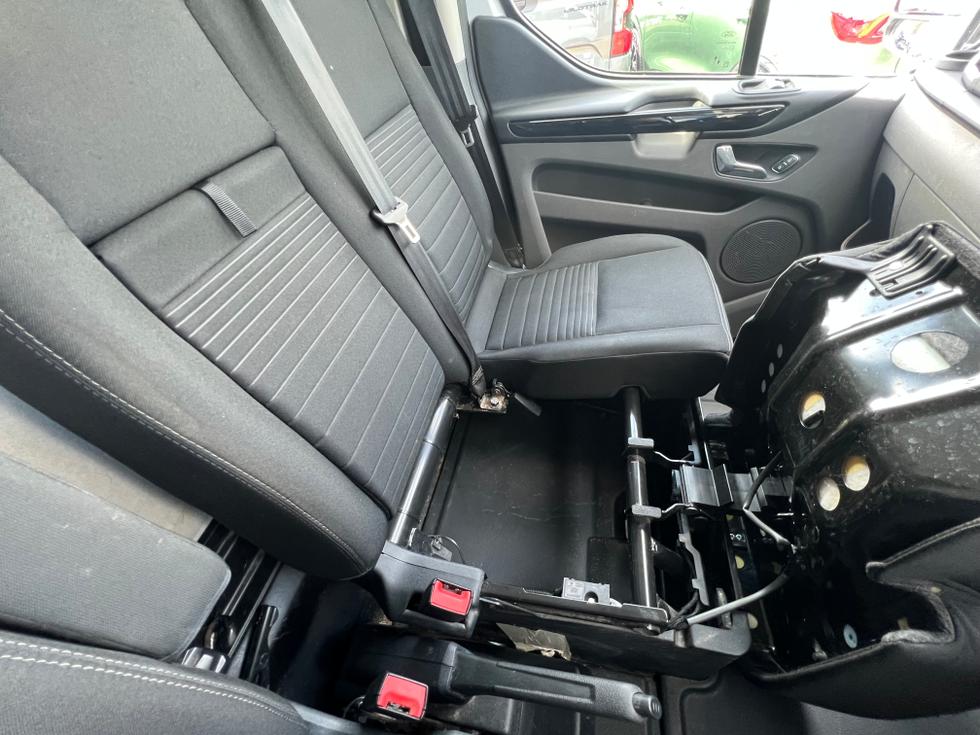 Ford Transit Custom Photo 05ab2d9c-d4b4-4dcd-b5a8-87480f96fa9a.jpeg