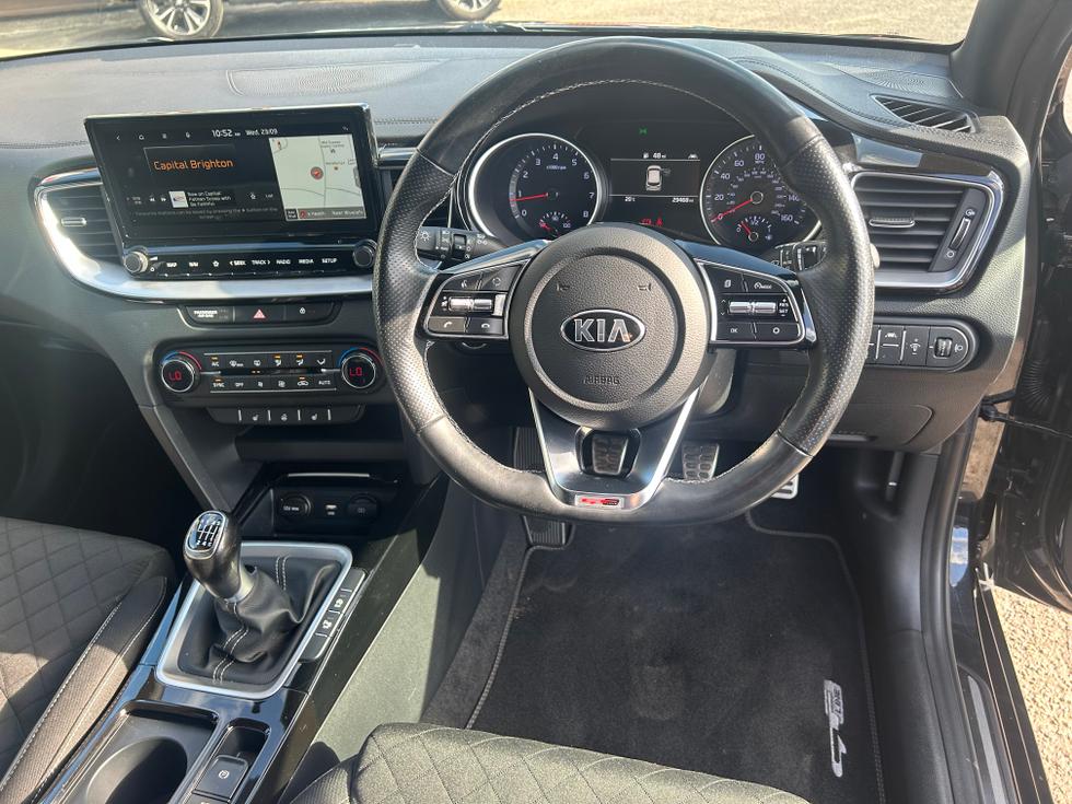 Kia ProCeed Photo 05bce311-d20b-49a0-871e-6af9916026e8.jpeg