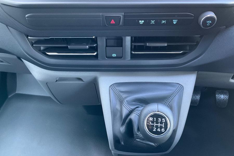 Ford TRANSIT CUSTOM Photo 0613a65d-a60b-4cc4-ba02-04da4d423821.jpg