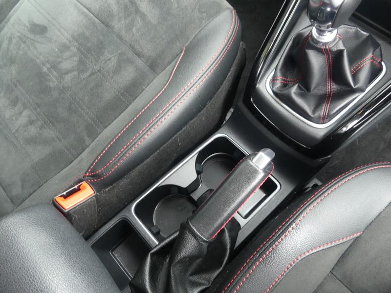 Ford EcoSport Photo 0637cf3b-db5f-4996-9d3b-51ed72b5ecf4.jpg