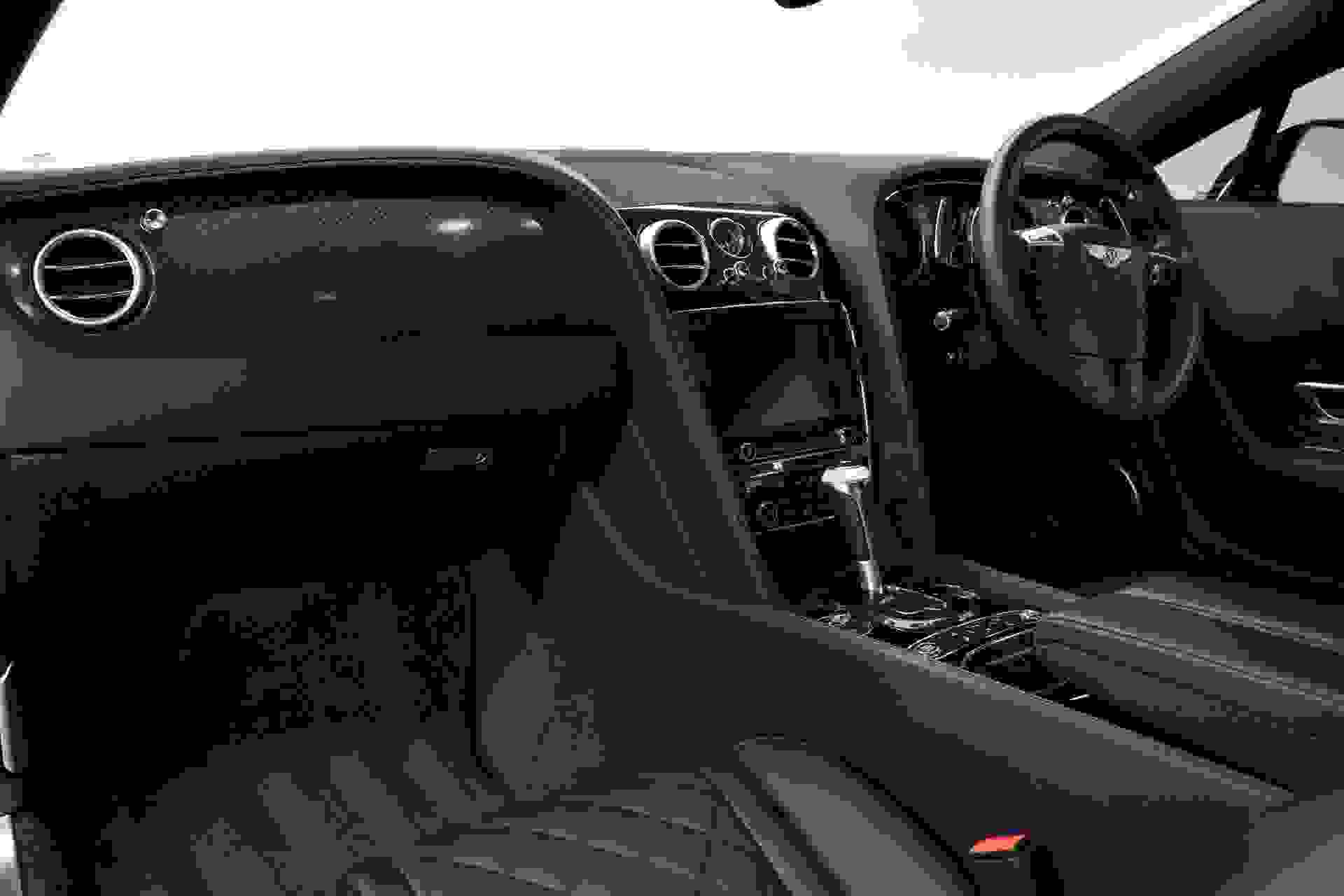 Bentley CONTINENTAL Photo 063b8666-d150-4cc1-9aa9-f84e6473dee8.jpg