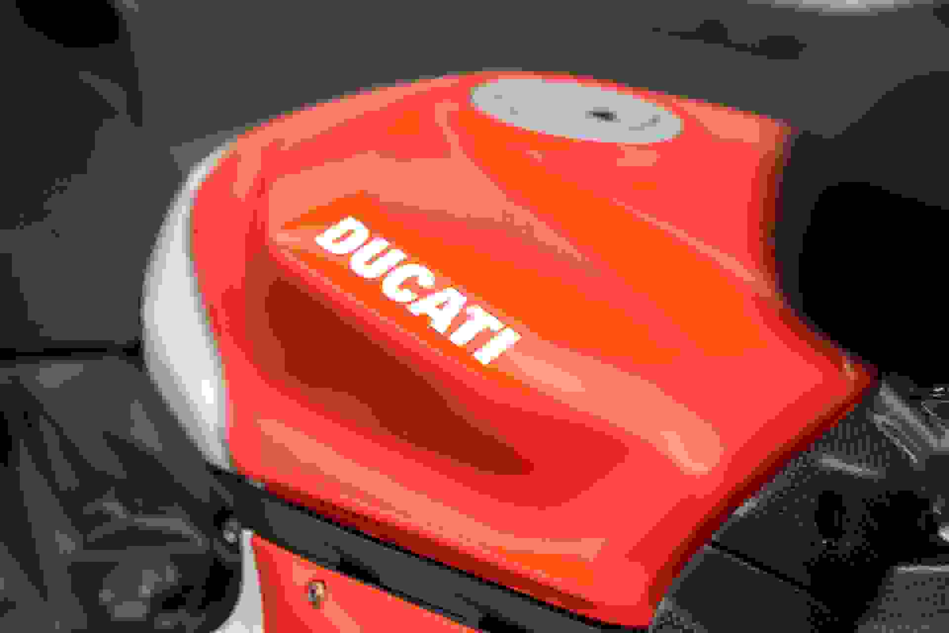 Ducati Superleggera Photo 06410b3b-3d81-4e7d-a14c-ae4b1e81db3e.jpg