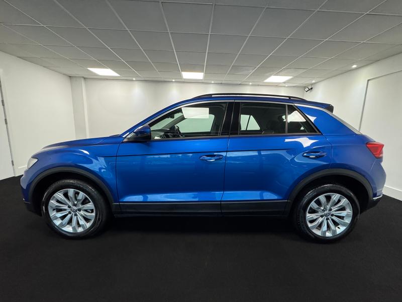 Volkswagen T-Roc Photo 064aec83-17b8-4ec4-b2f2-13927ff8e769.jpg