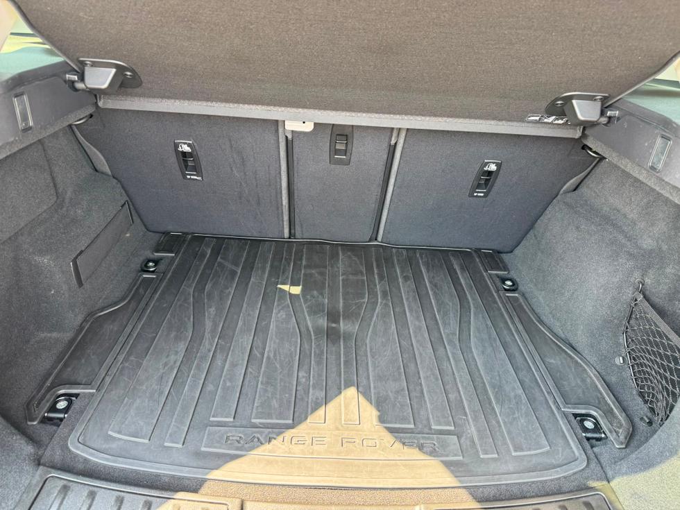 Land Rover Range Rover Evoque Photo 06572354-0ace-467e-97ca-2bbbc1363be8.jpeg