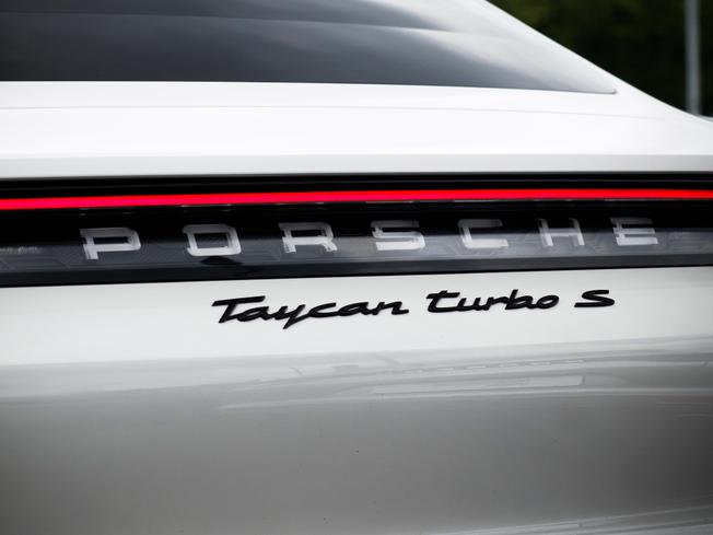 PORSCHE Taycan Photo 10