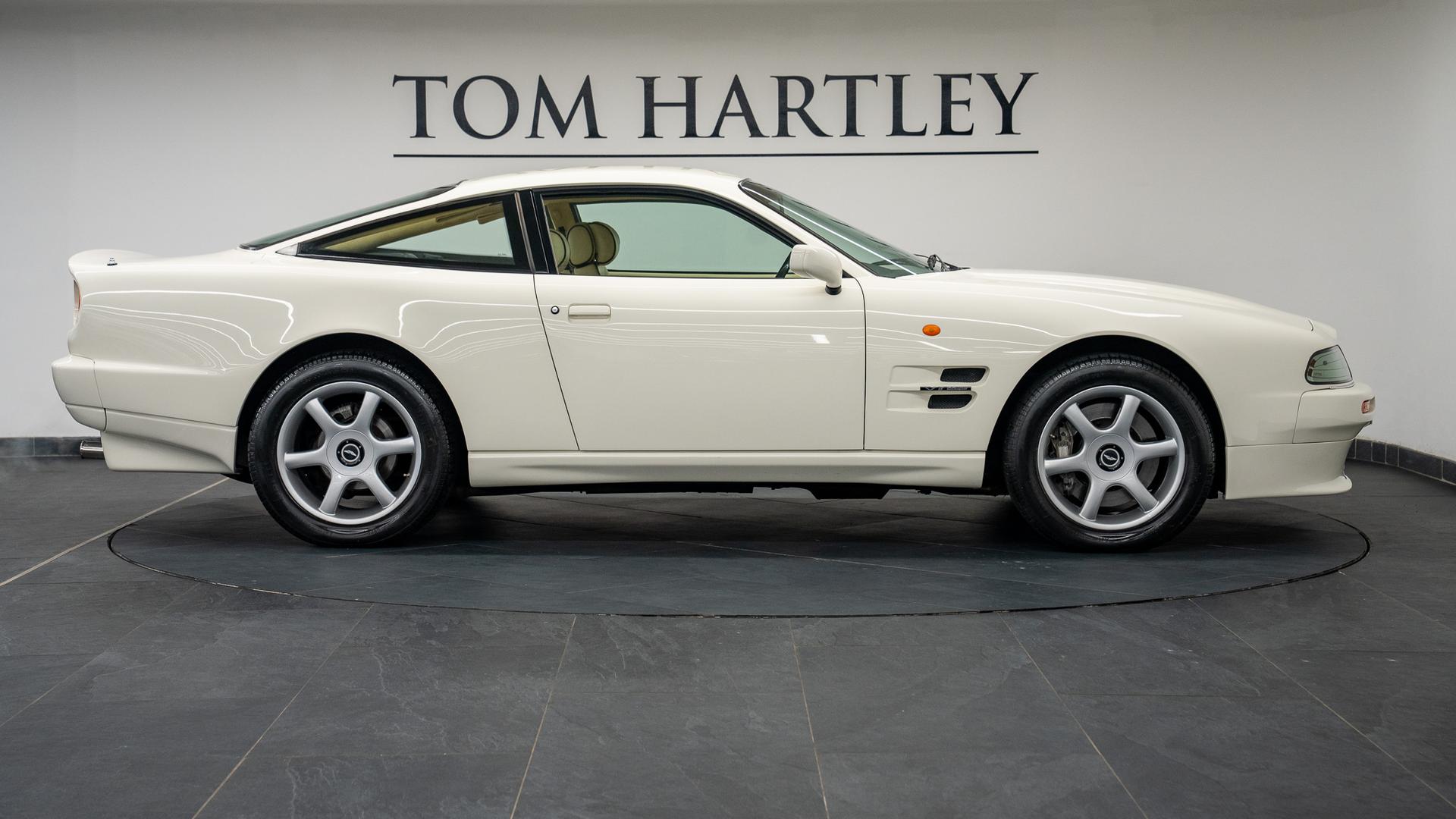 Aston Martin V8 Photo 066941a5-95c8-418f-a115-5624561facc1.jpg