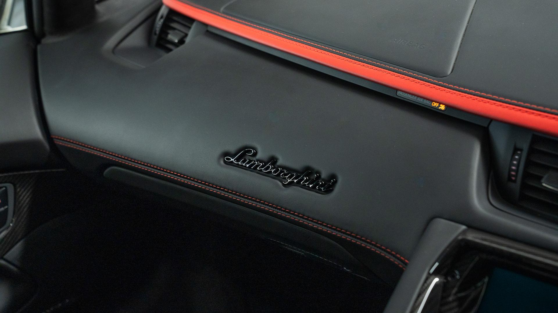 LAMBORGHINI Aventador Photo 066adc1c-91c4-42c6-a0c6-1242bbb7778c.jpg