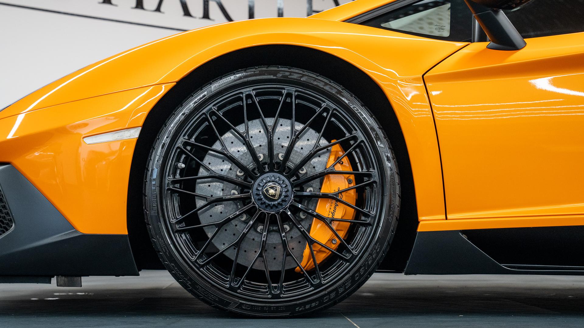 LAMBORGHINI Aventador Photo 06760584-919f-4dd7-98cc-82d656a25f5a.jpg