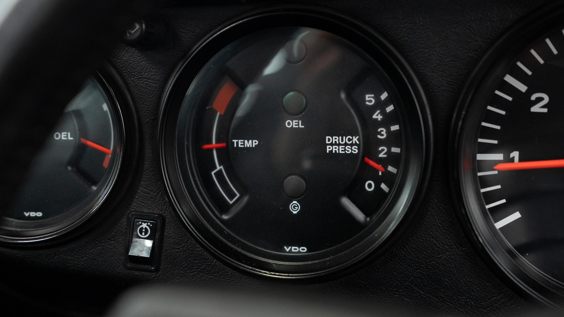 Porsche 911 Photo 067d7f31-11bf-4f08-bf79-bc17359cc4f1.jpg