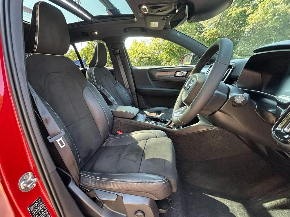 Used Volvo XC40 HN22CJV 31