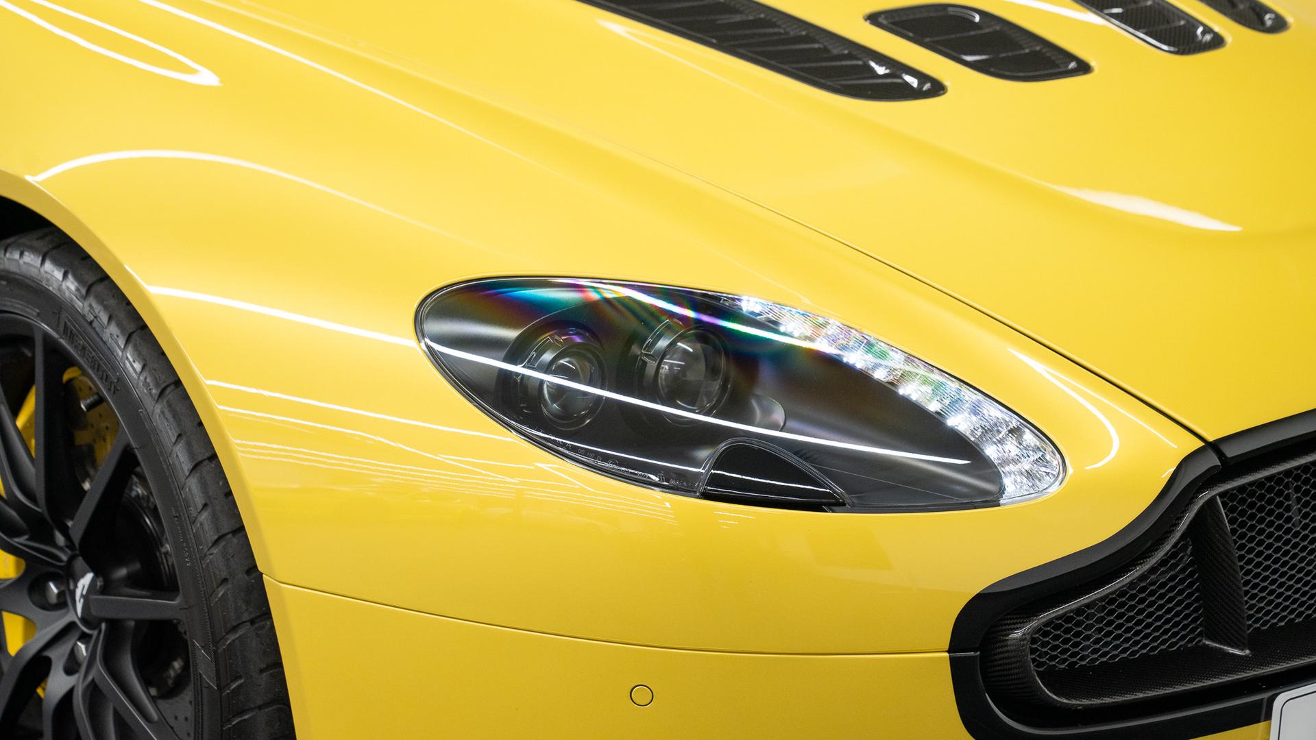 Aston Martin Vantage Photo 06a80434-e273-4c49-ae01-c9257cef0ae2.jpg