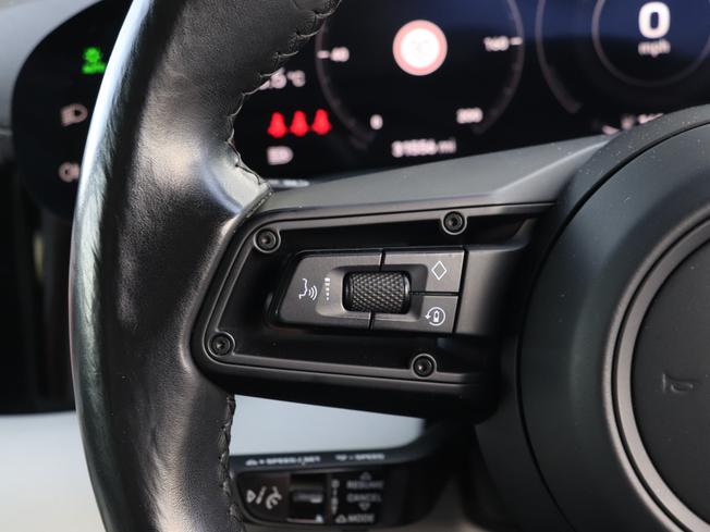 PORSCHE Taycan Photo 20