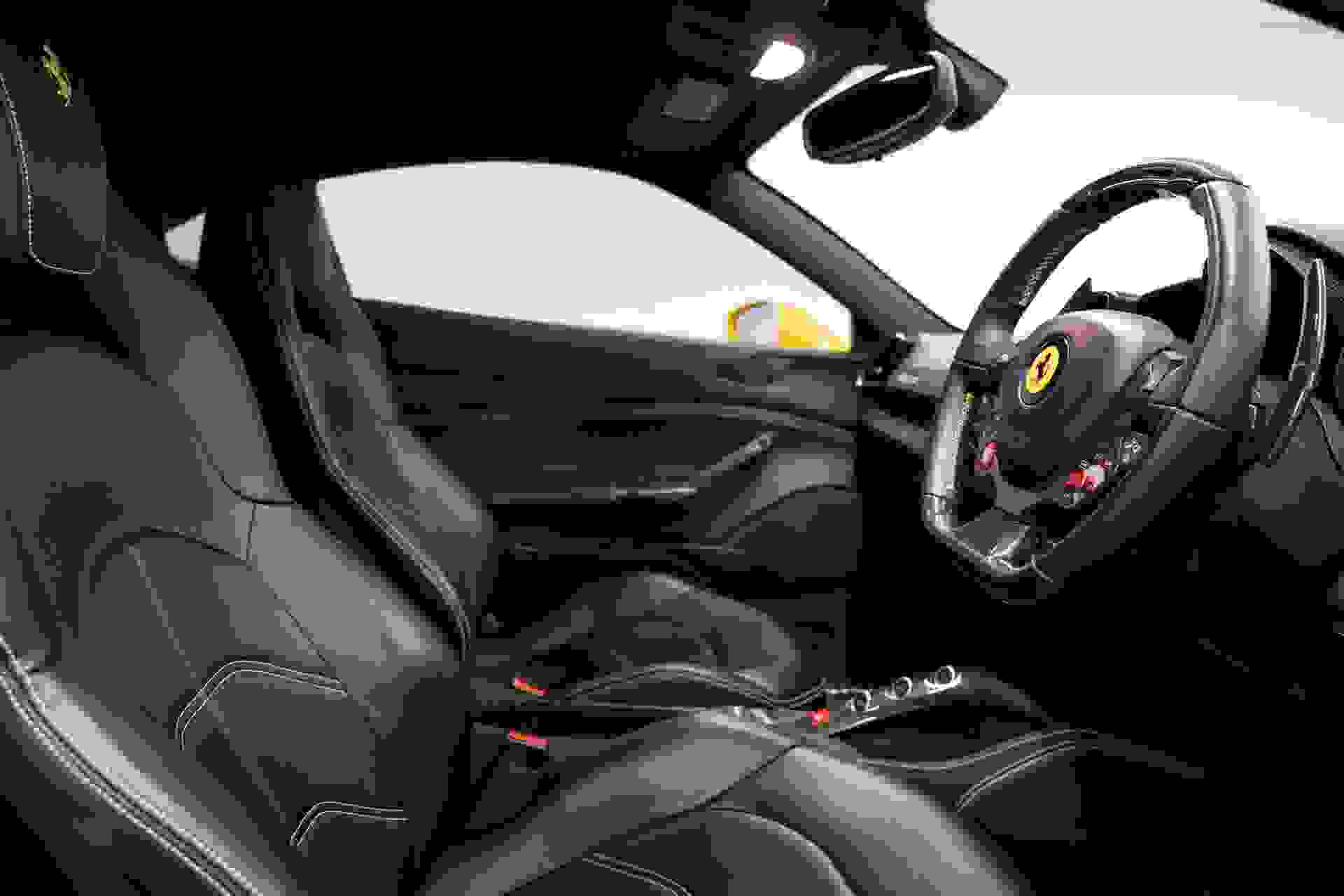Ferrari 488 Photo 06b28c88-2d9d-445d-85ca-c64fd2fe9627.jpg