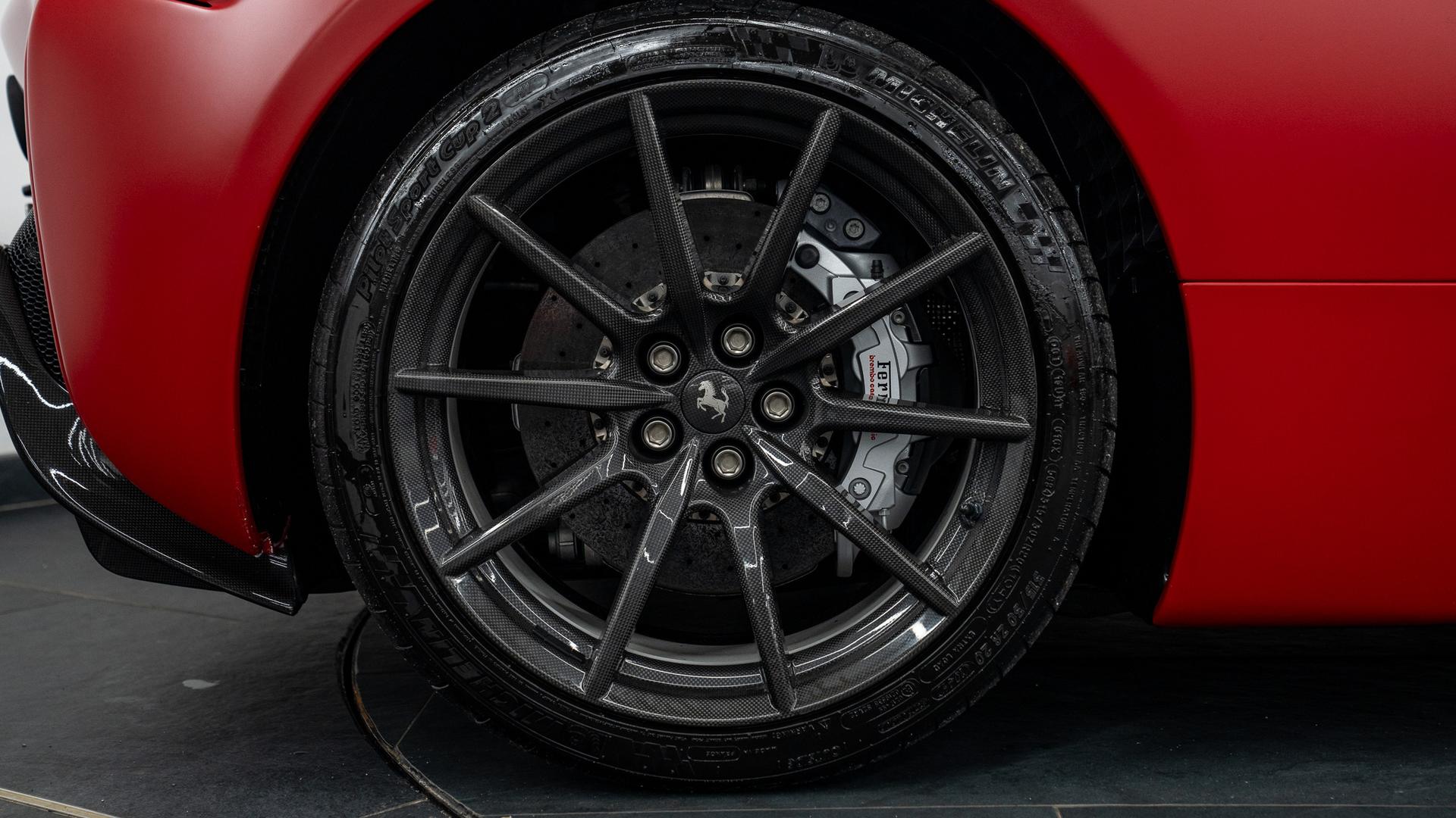 Ferrari SF90 Spider Photo 06c02481-4546-4680-bd5a-7acec367e9a1.jpg
