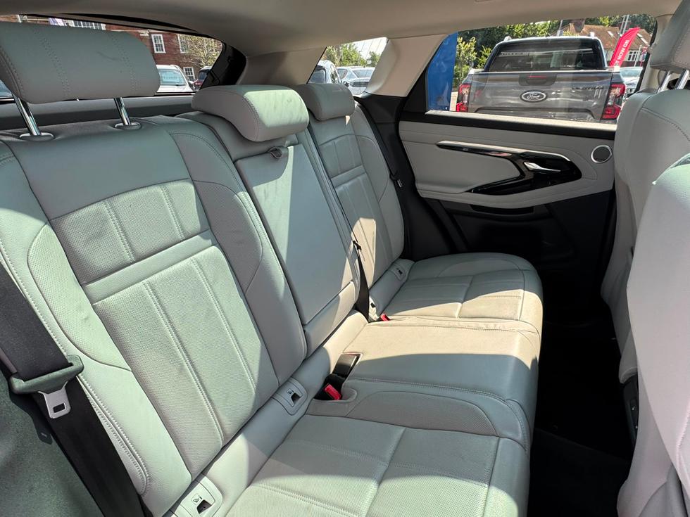 Land Rover Range Rover Evoque Photo 06c26433-ff93-43e0-a06d-00b91413bf99.jpeg