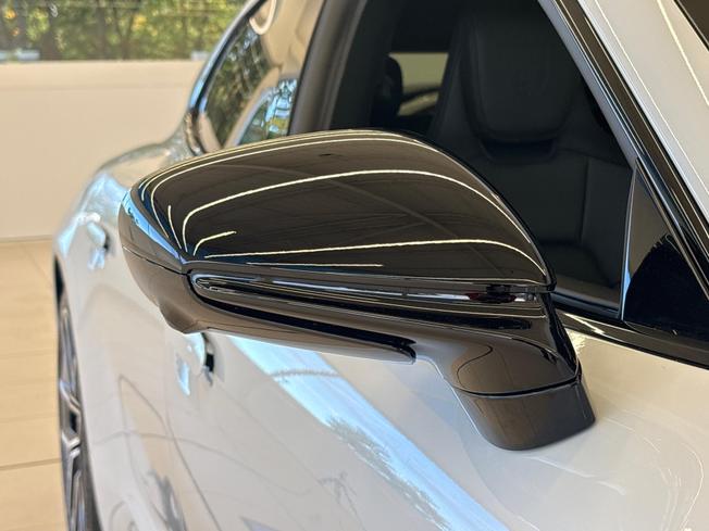 PORSCHE Taycan Photo 22
