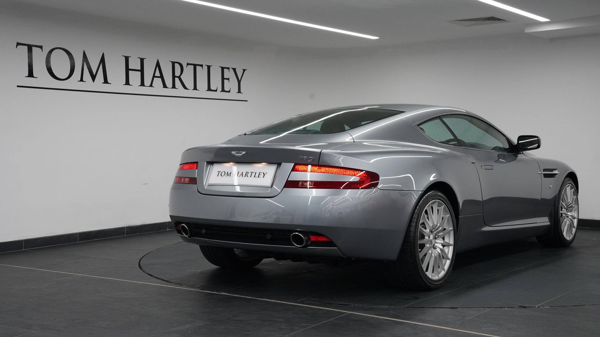 Aston Martin DB9 Photo 06ccbbdf-9088-4ed3-839b-5f739ea6f7f0.jpg