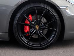 PORSCHE 718 Cayman Photo 4