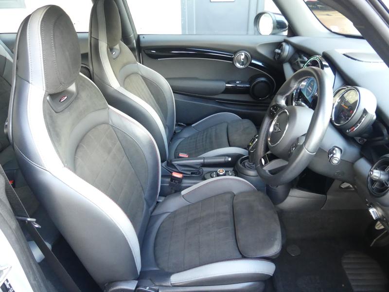 MINI Hatch Photo 06cf4bb1-7415-4074-9a4d-66eb2fabb7a2.jpg
