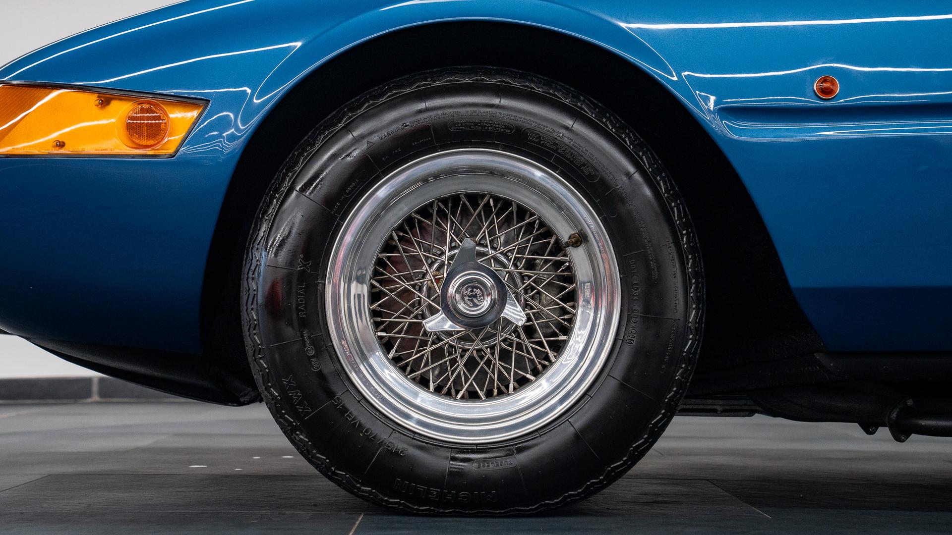 Ferrari 365 GTB/4 Daytona Photo 06d2c41c-2ce7-484b-b395-e8aa081938be.jpg