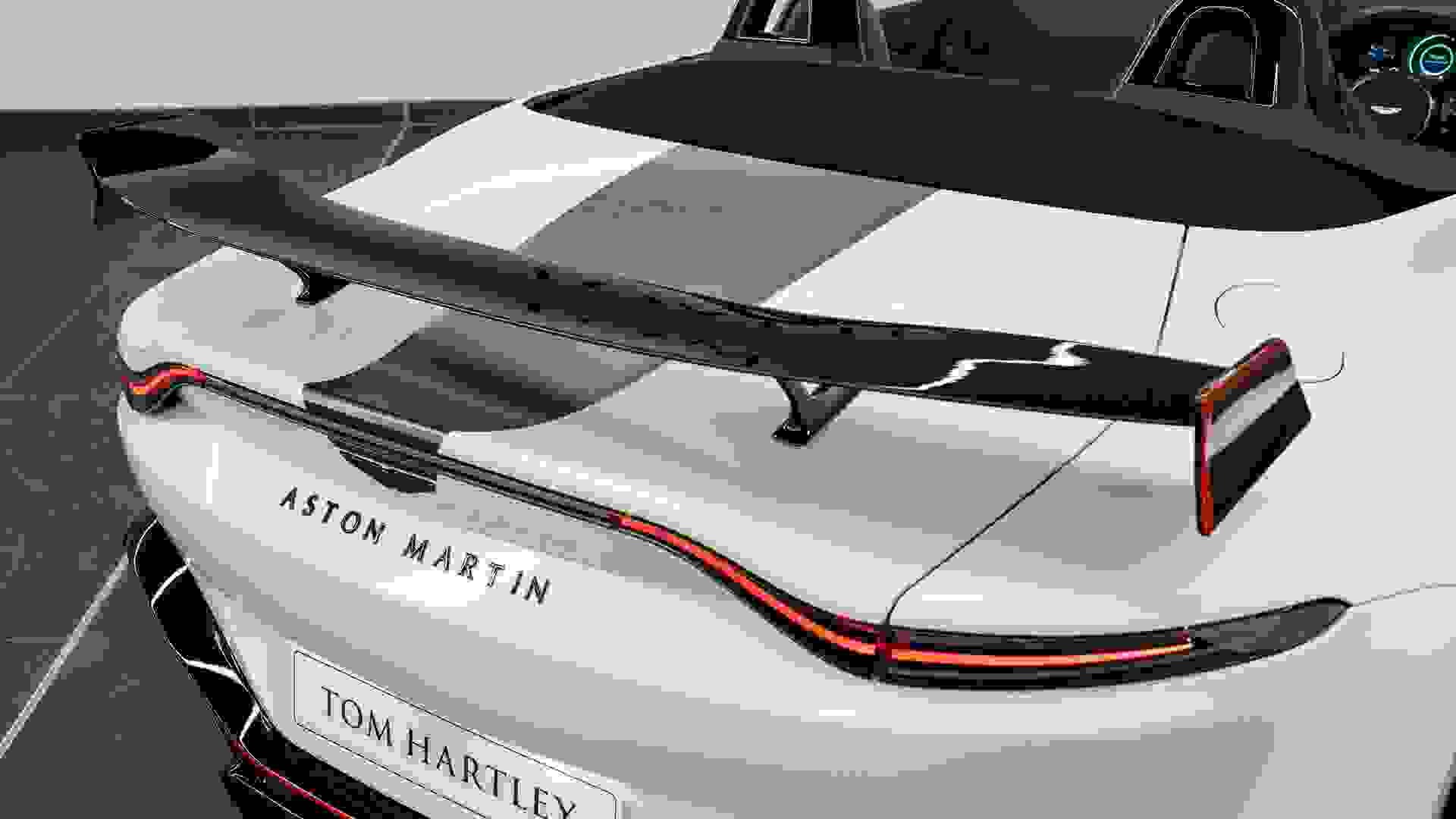 Aston Martin VANTAGE Photo 06dc3544-9ab0-4de1-9b10-4786bb9a92a6.jpg