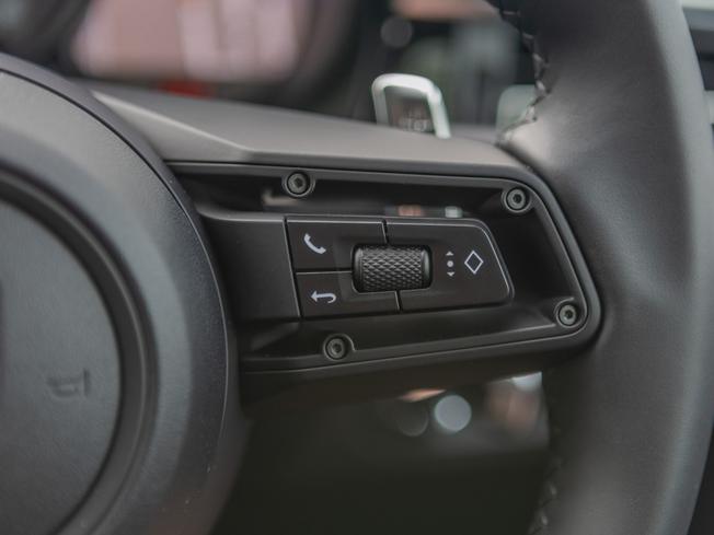 PORSCHE Macan Photo 16
