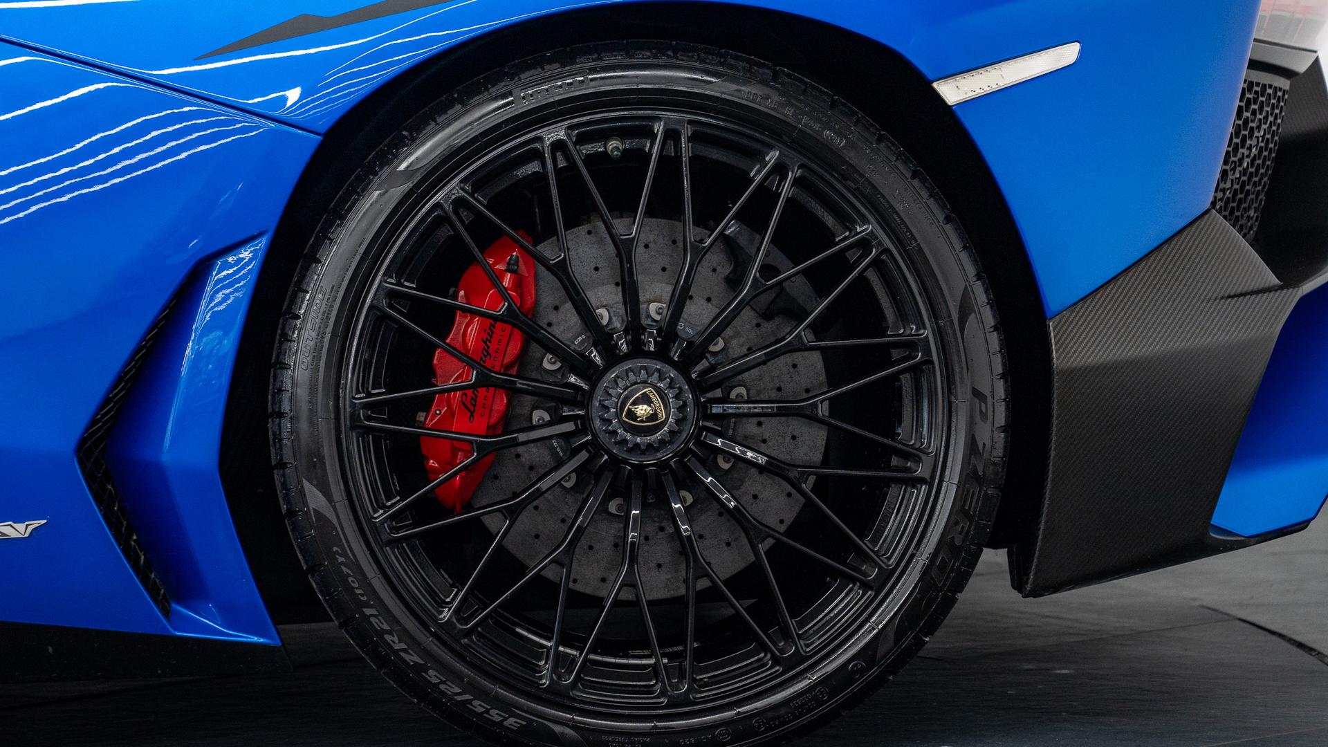 LAMBORGHINI Aventador Photo 070d6842-fbaa-4d1a-8a80-9df6b75ffd58.jpg