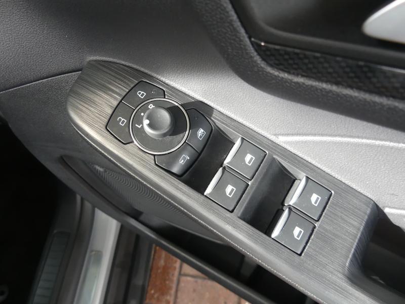 Ford Kuga Photo 071b7aa3-faf8-4e82-93a0-63653b9eb1e9.jpg