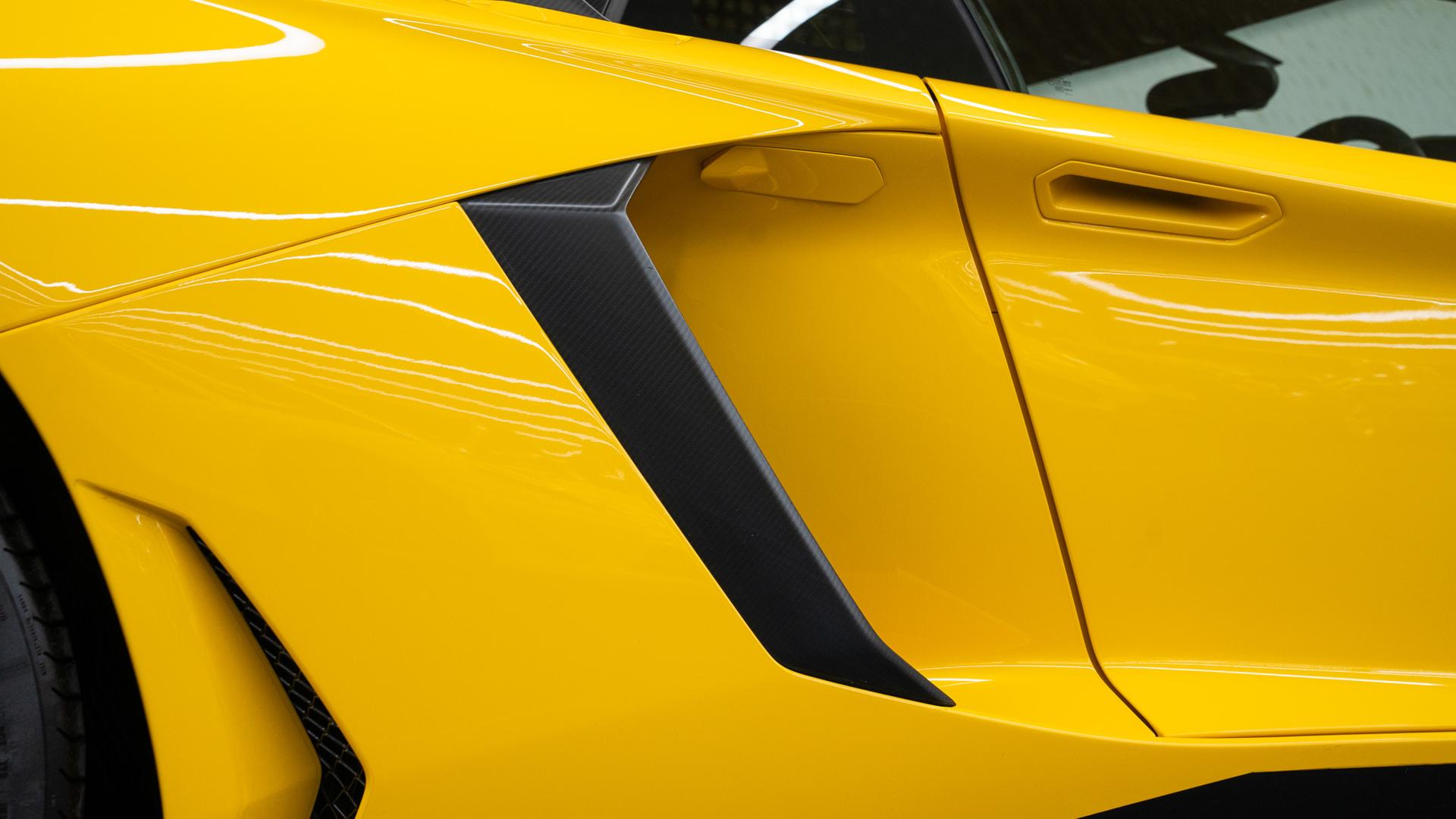LAMBORGHINI Aventador Photo 07421c20-330b-4d7a-837e-841d421ba8fe.jpg