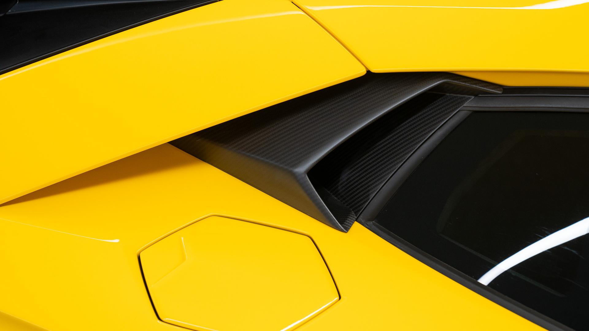 LAMBORGHINI Aventador Photo 074dea4b-b3cc-4710-b190-904fe2354973.jpg