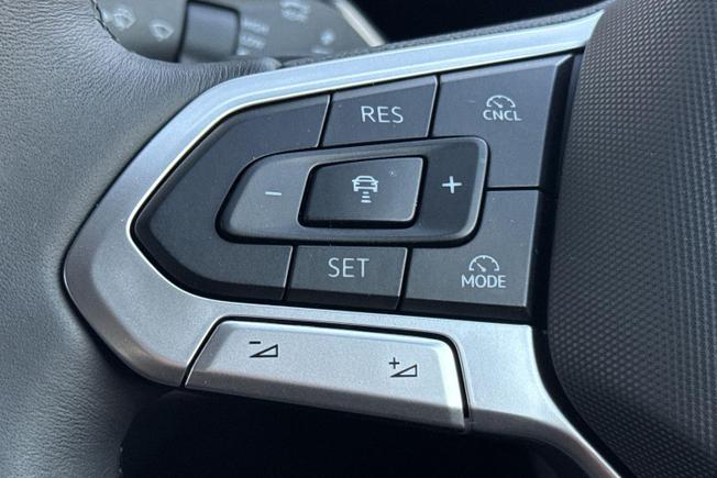 VOLKSWAGEN Tiguan Photo 16
